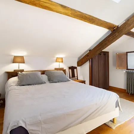 Maison De Les Abeilles