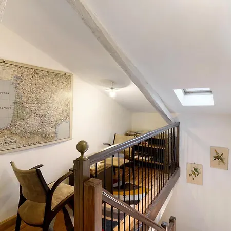 Maison De Les Abeilles