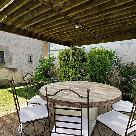 Maison De Les Abeilles